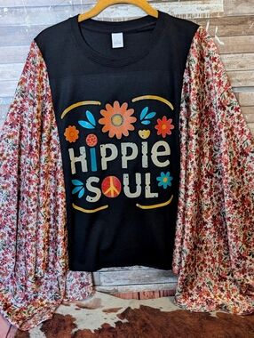 NWT Handcrafted Hippie Soul Graphic With Boho Bat Winged Sleeves Top